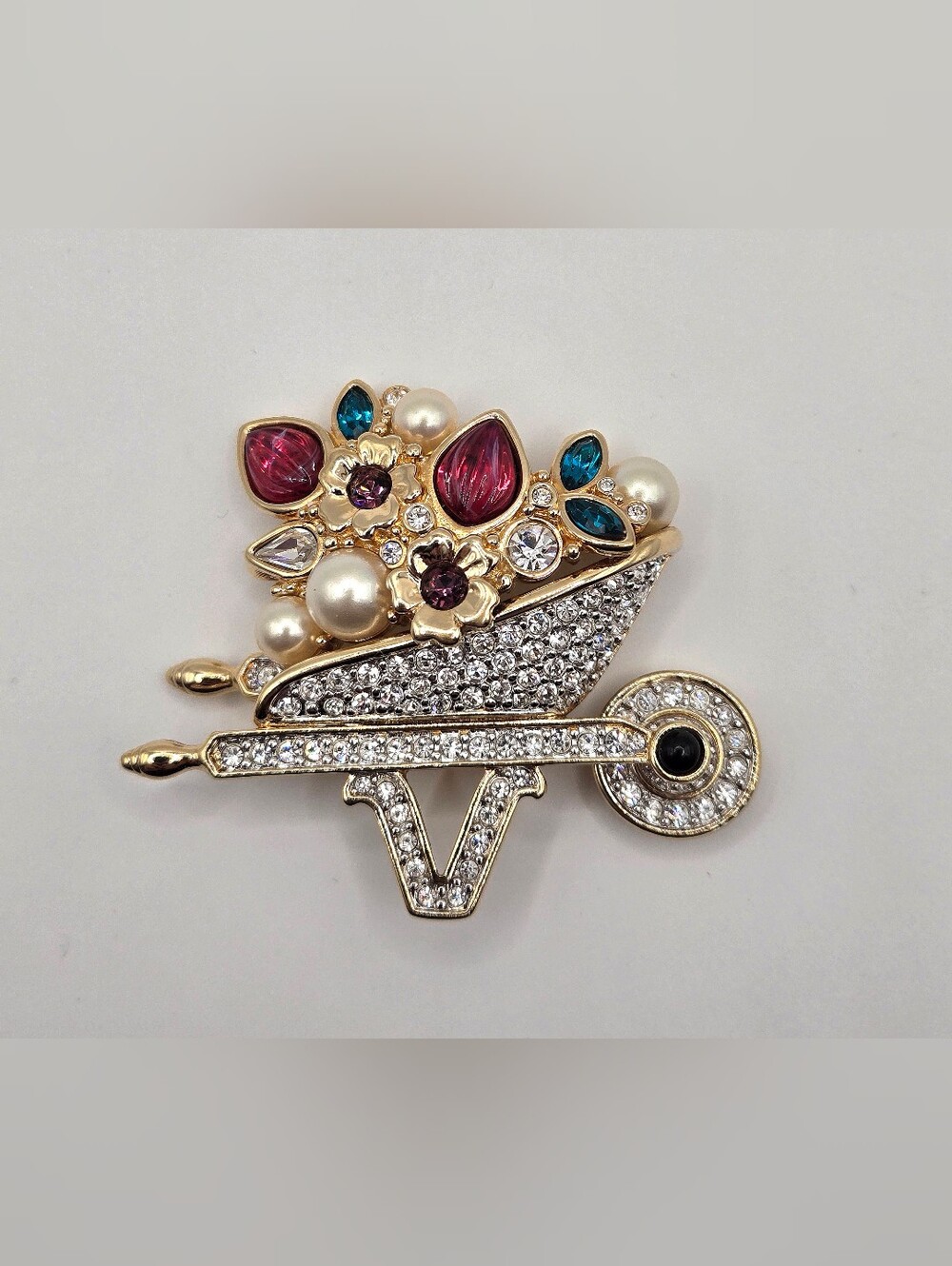 Swarovski Crystal Garden Wheelbarrow Brooch – Retired 1999 SCS – Like New - Picture 4 of 13